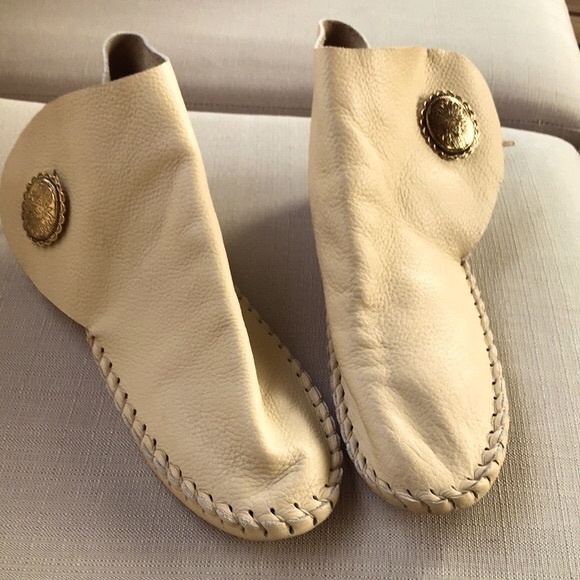 Handcrafted Leather Navajo Style One Button Moccasins Size 10 - Picture 5 of 13